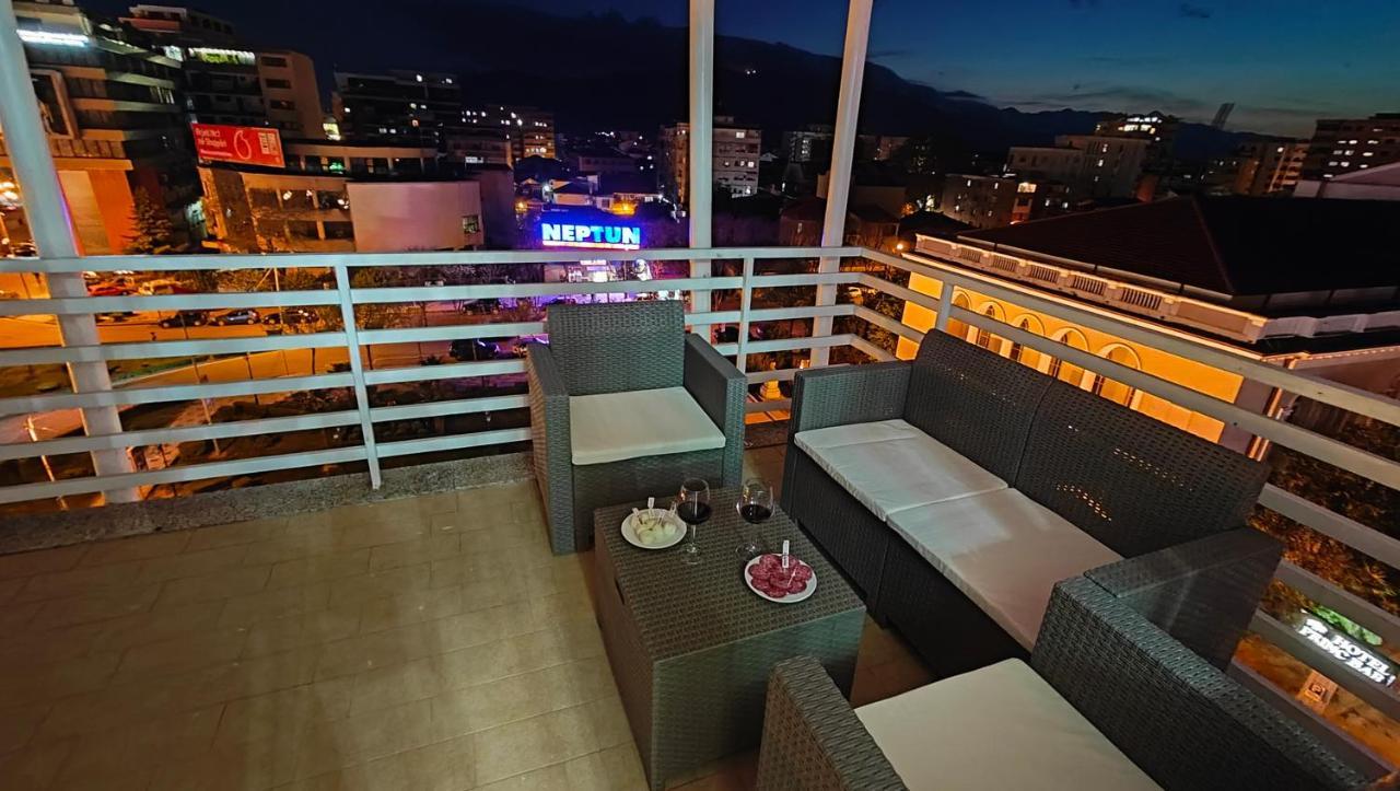 Appartamento Aria Con Vista Sul Teatro Migjeni ชโคเดอร์ ภายนอก รูปภาพ